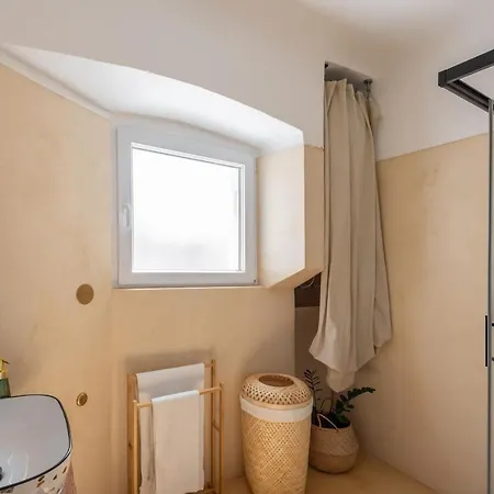 With Private Parking Free Pula