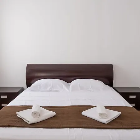 With Private Parking Free Apartment