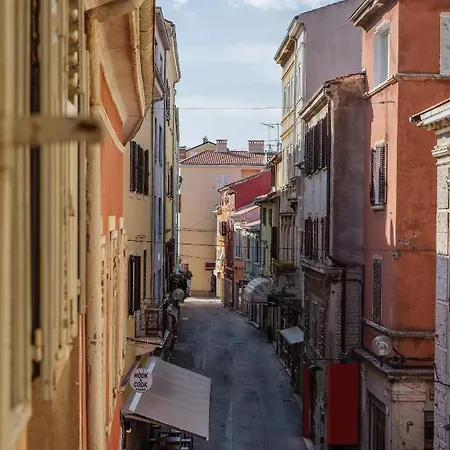 Apartment With Private Parking Free *