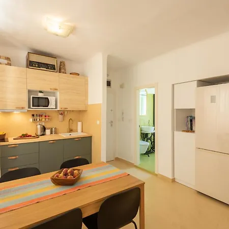 With Private Parking Free Apartment Pula