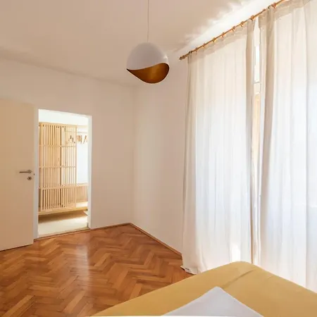 With Private Parking Free Apartment Pula