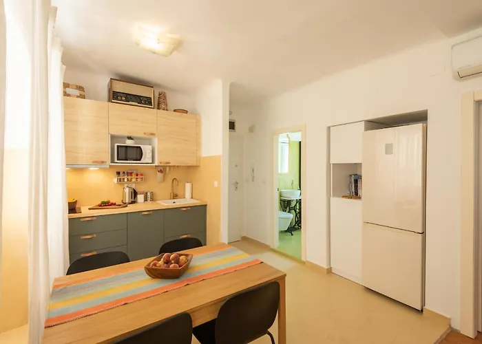 With Private Parking Free Appartement Pula