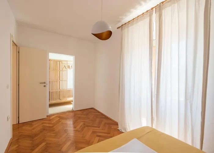 With Private Parking Free Appartement Pula